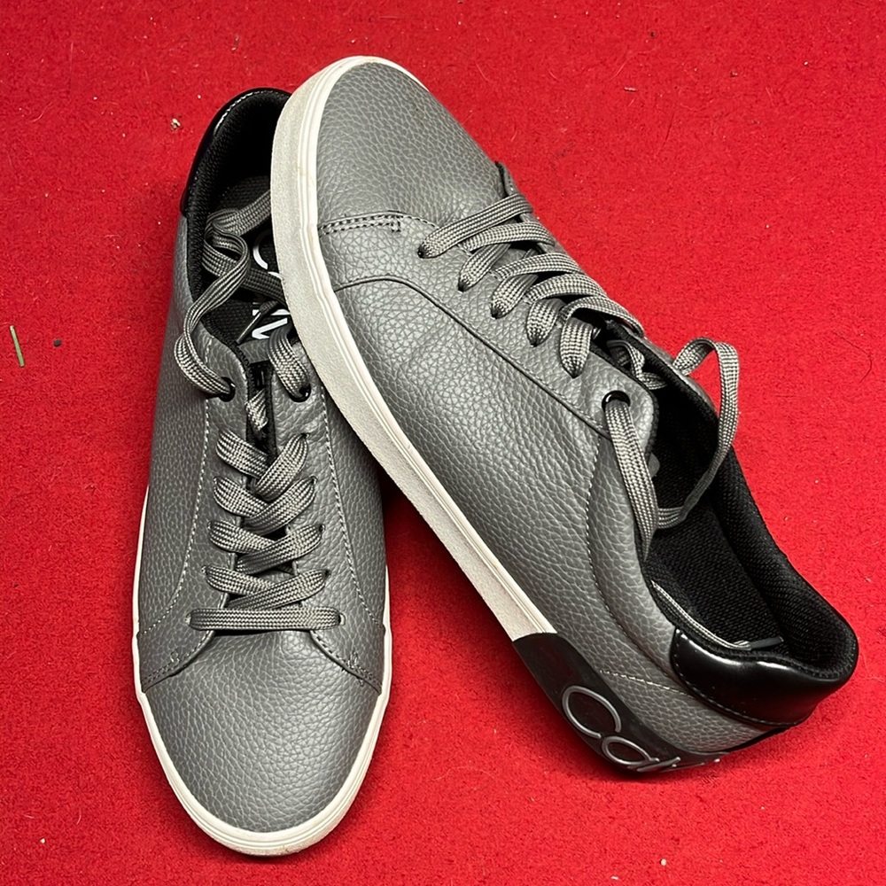 Men’s Low Top Sneaker/ Calvin Klein